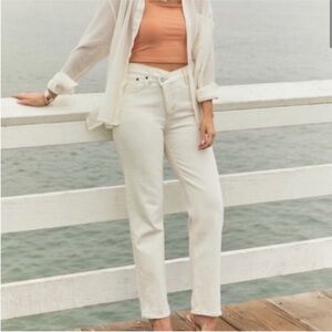 Abercrombie & Fitch The 90s Straight Ultra
High Rise Jeans size 12